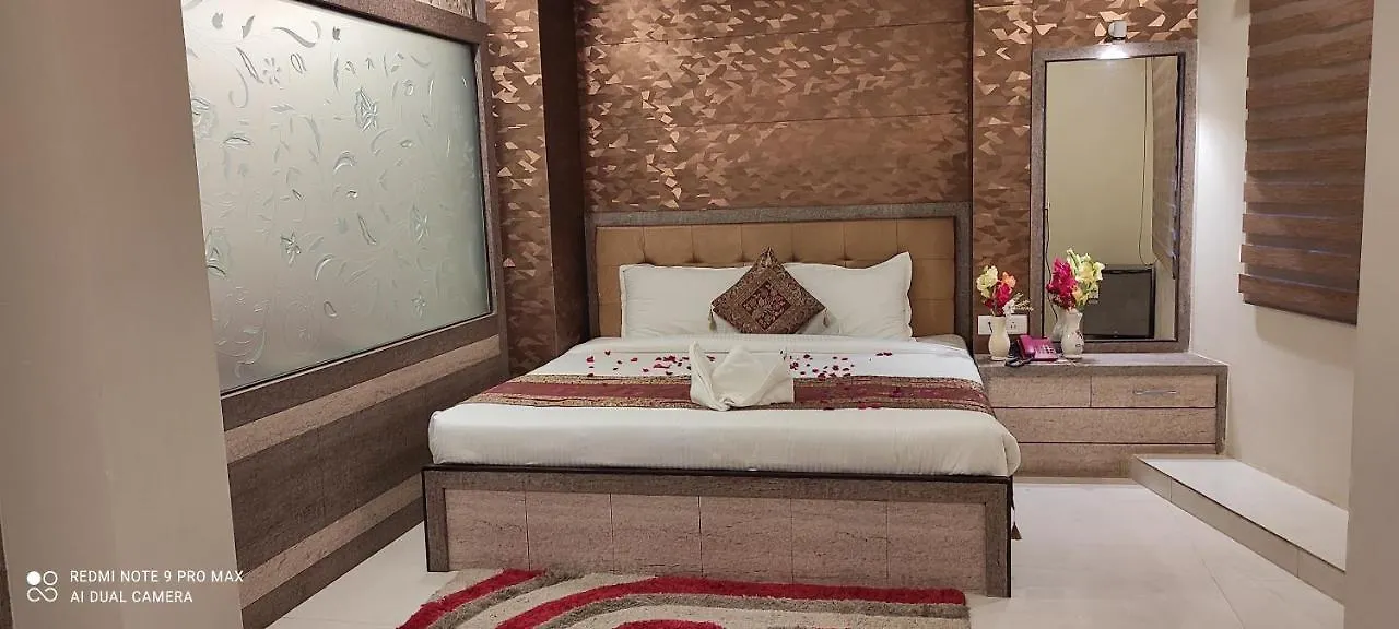 Hotel Aadesh Palace Varanasi
