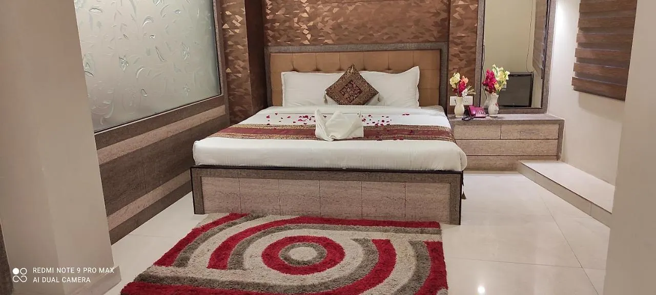 Hotel Aadesh Palace Varanasi Índia