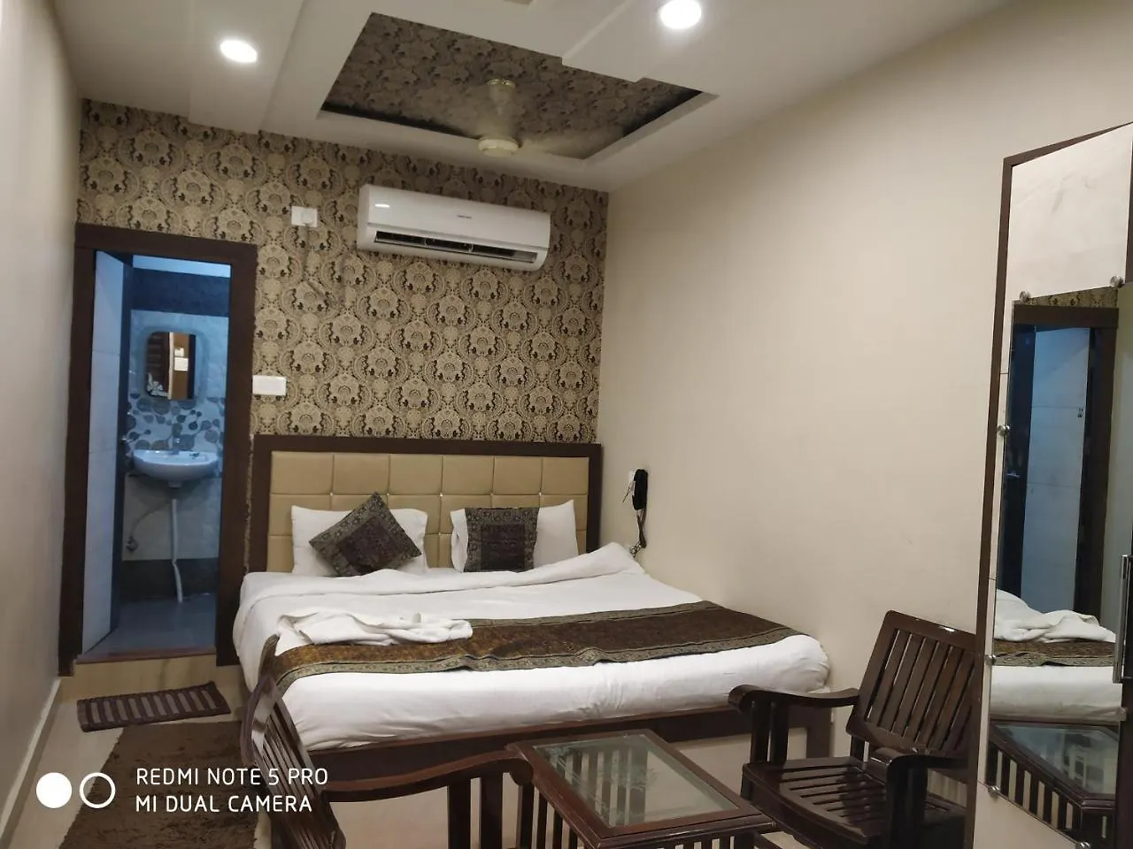 Hotel Aadesh Palace Varanasi