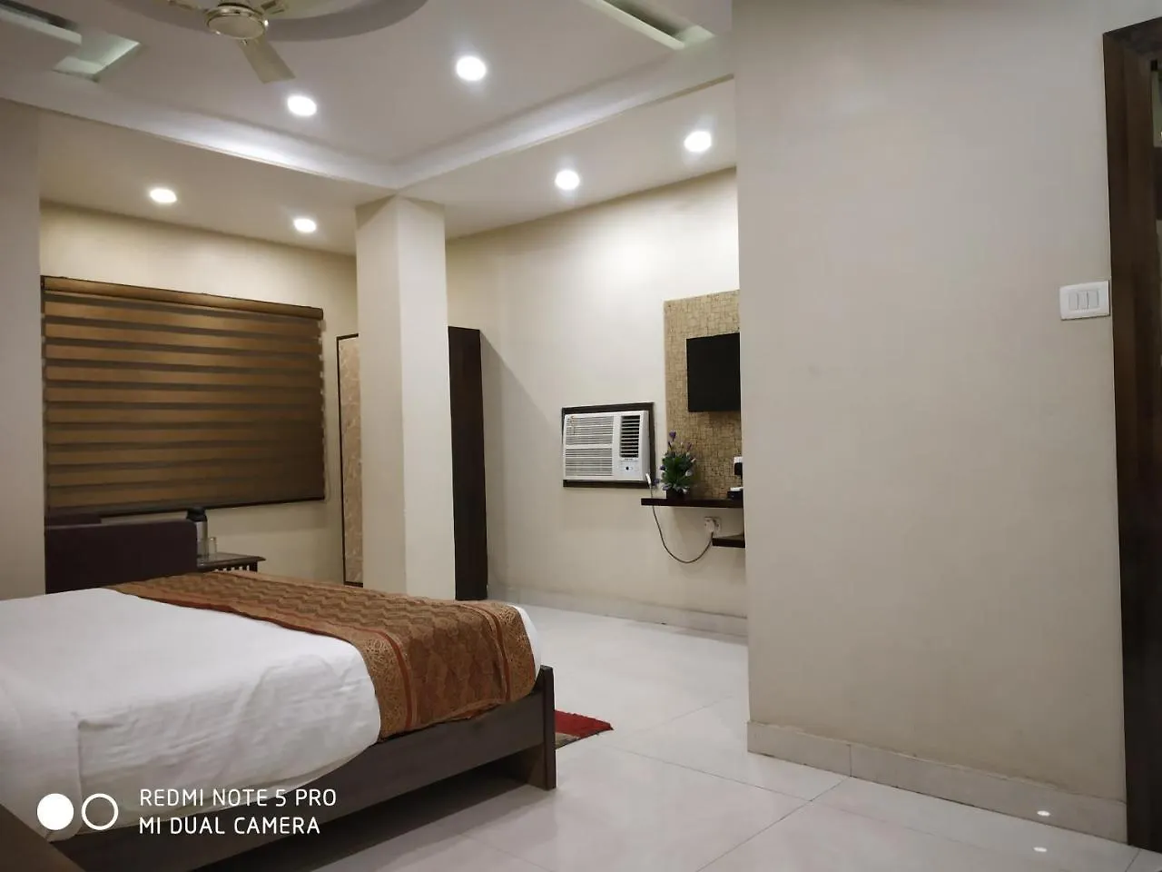 Hotel Aadesh Palace Varanasi