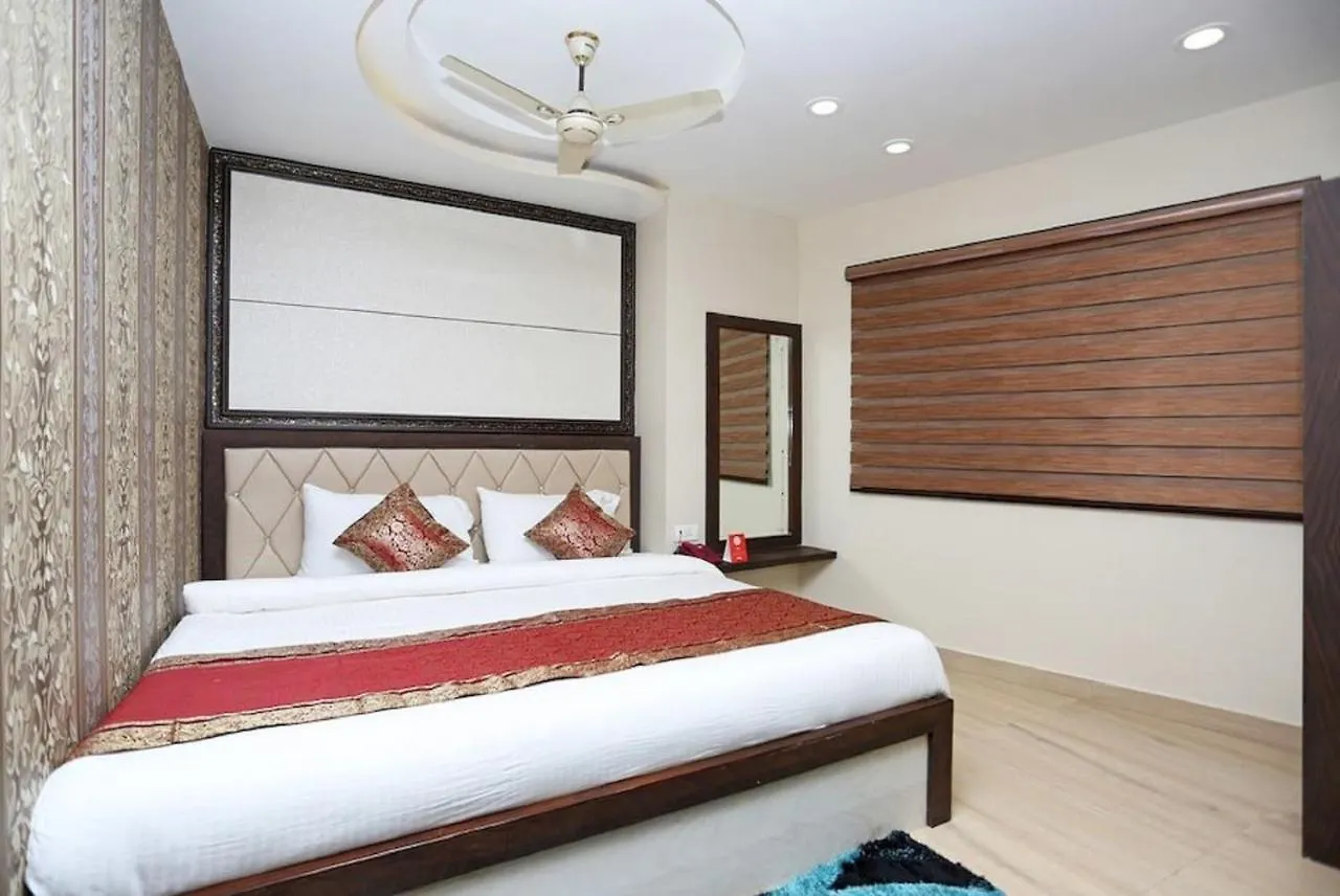 Hotel Aadesh Palace Varanasi Índia