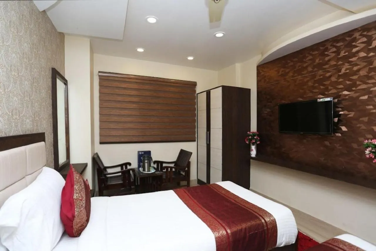 Hotel Aadesh Palace Varanasi